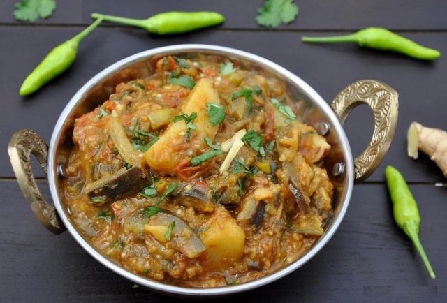 Delicious Aloo Baingan Curry—Easy Vegetarian Comfort Food