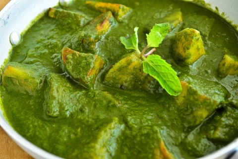 How to Make Aloo Palak – Easy Spinach and Potato Curry