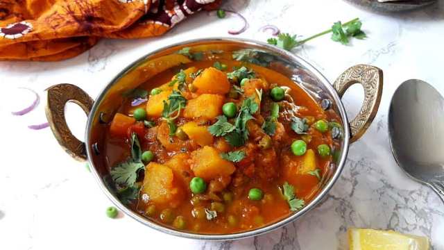 How to Make Aloo Matar – Simple & Comforting