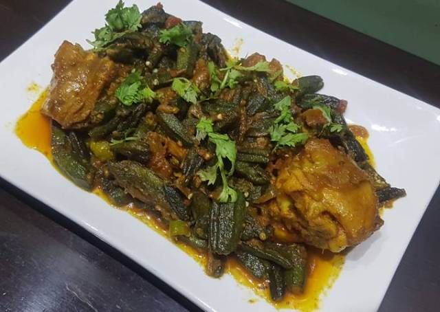 Authentic Bhindi Chicken Pakistani Recipe – Easy & Delicious