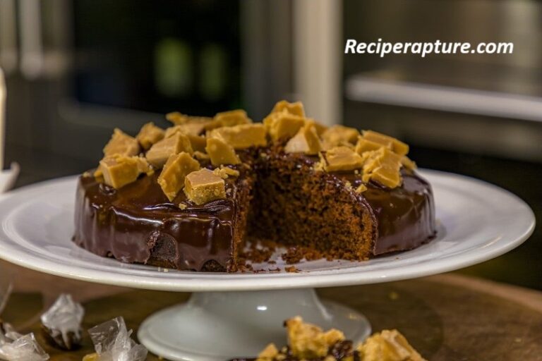 How to Make a Moist Chocolate Fudge Cake at Home